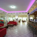 迈塔克瑟酒店 2* Kalamákion