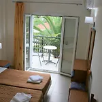 迈塔克瑟酒店 2*